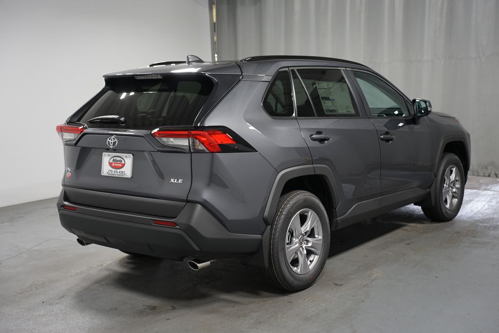 2025 Toyota RAV4 XLE 8