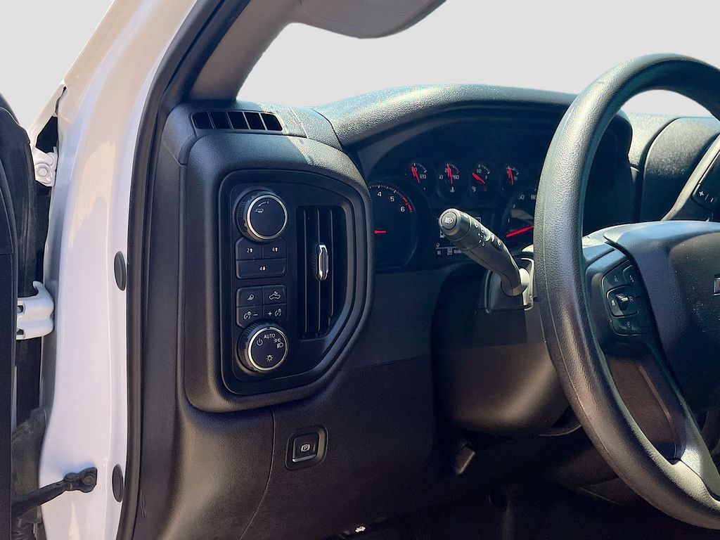Used 2025 White Chevrolet Custom image 10
