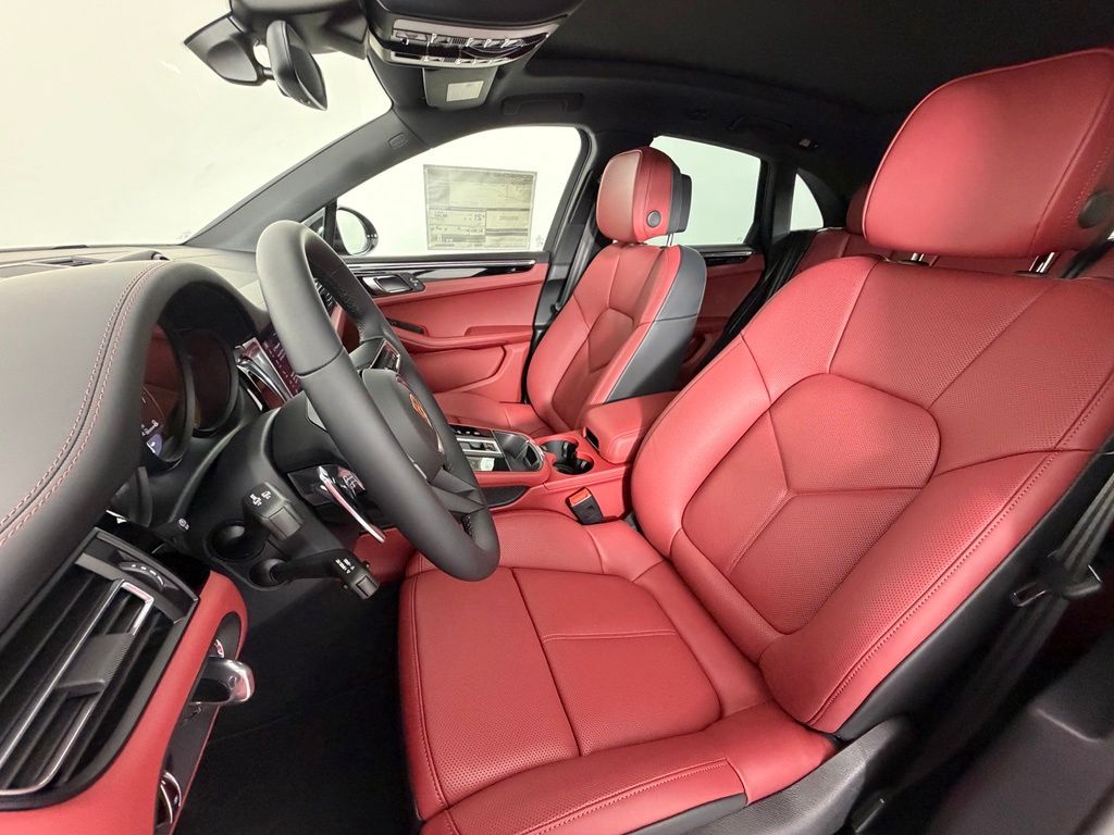 Thumbnail: 2026 Porsche Macan - 5