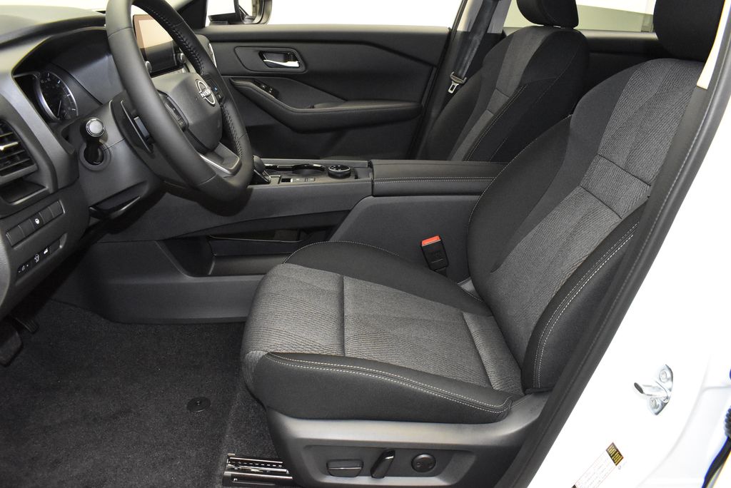 2025 Nissan Rogue SV 12