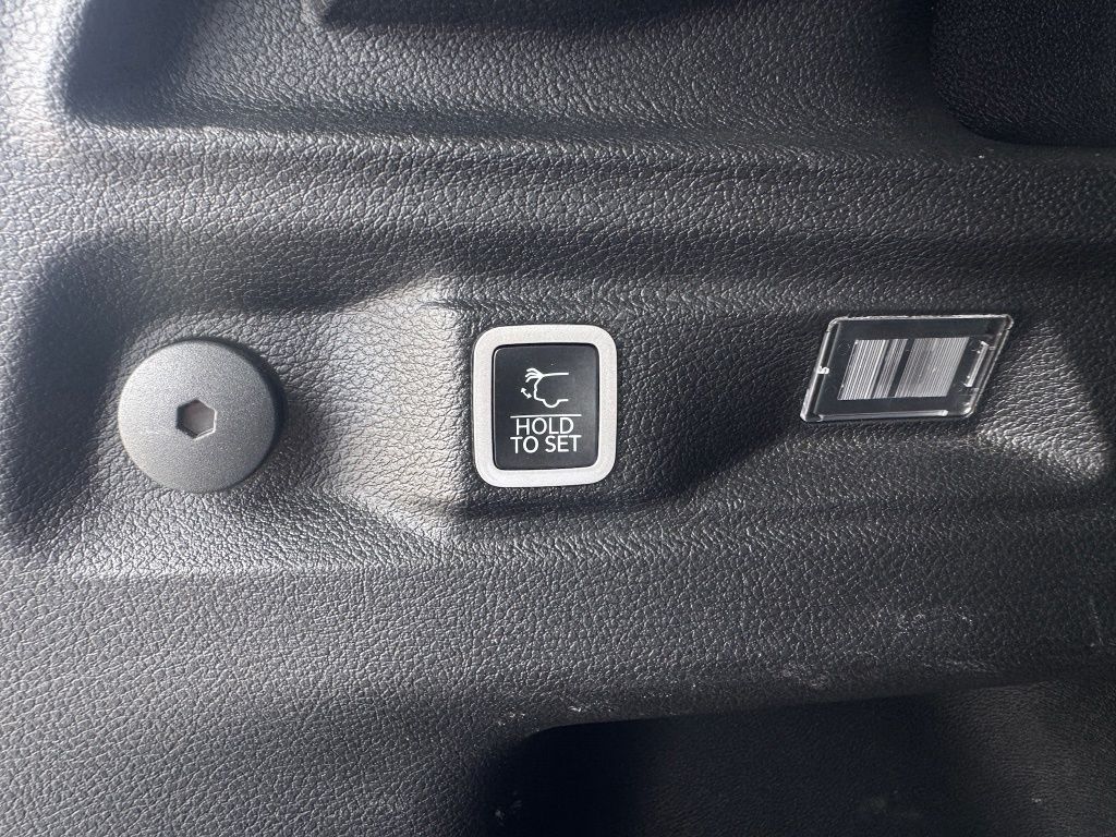 2023 Jeep Grand Cherokee L Altitude White/off-white at River Oaks CDJR