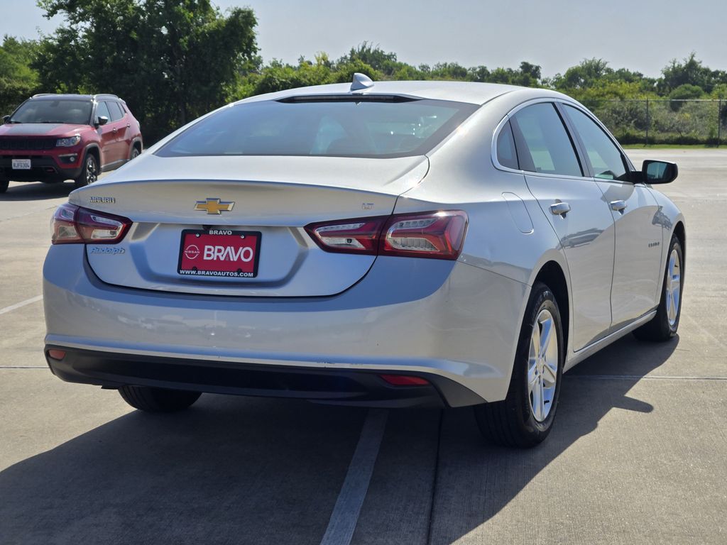 2022 Chevrolet Malibu LT - 3