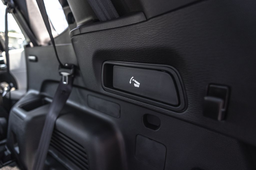 2026 Mitsubishi Outlander PHEV SE thumbnail 37