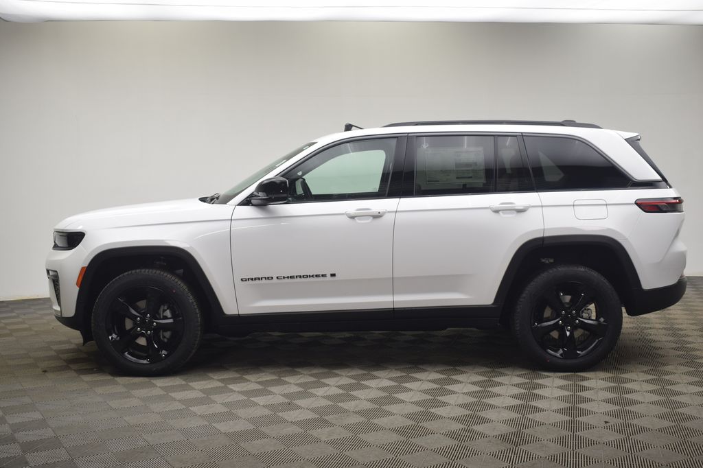 new 2026 Jeep Grand Cherokee car, priced at $48,485