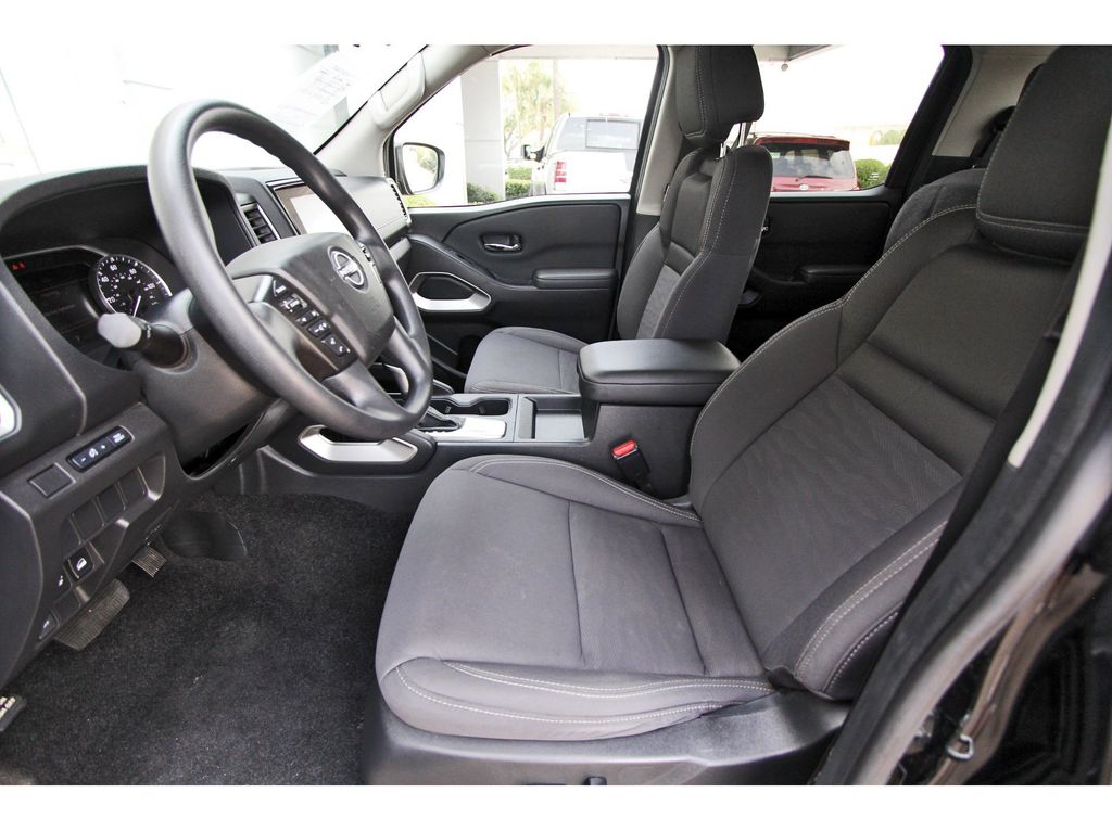 2024 Nissan Frontier SV - 5
