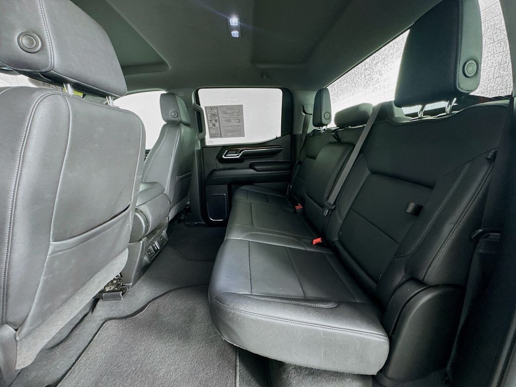 2024 GMC Sierra 1500 SLT - Photo 24