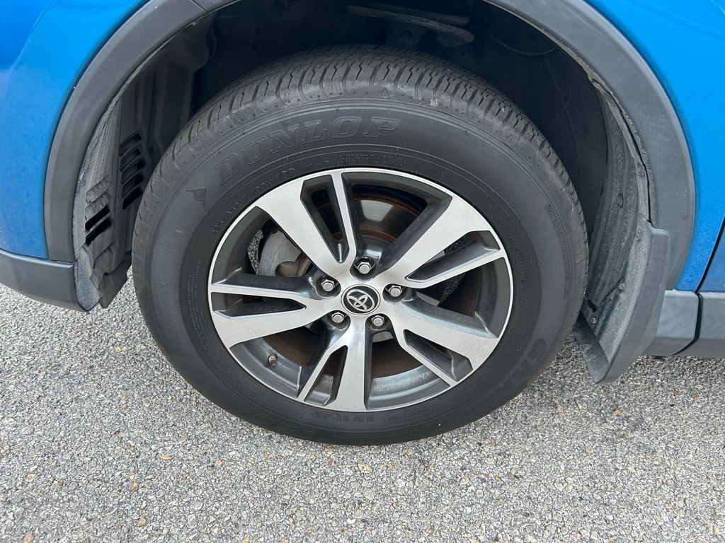 Thumbnail: 2018 Toyota RAV4 - 8