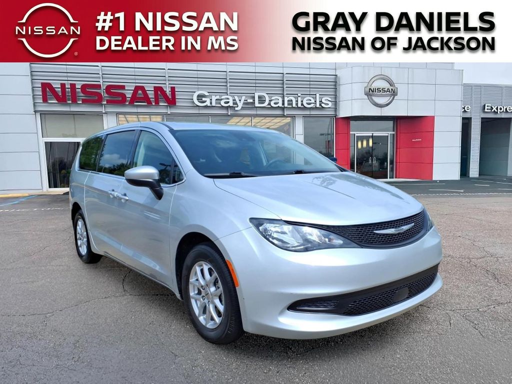 2023 Chrysler Voyager LX's photo
