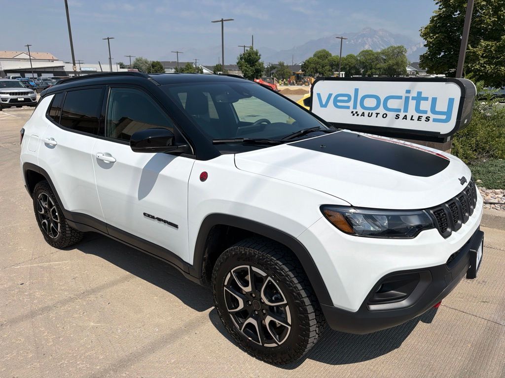Bright White Clearcoat 2025 Jeep Compass SUV / Crossover Four-Wheel Drive 8-Speed Automatic