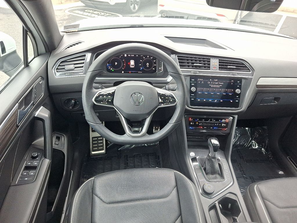 Thumbnail: 2022 Volkswagen Tiguan - 11