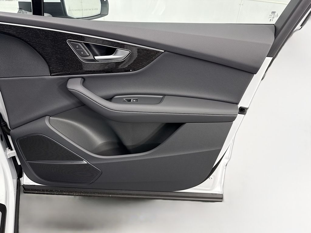 Thumbnail: 2026 Audi Q7 - 24