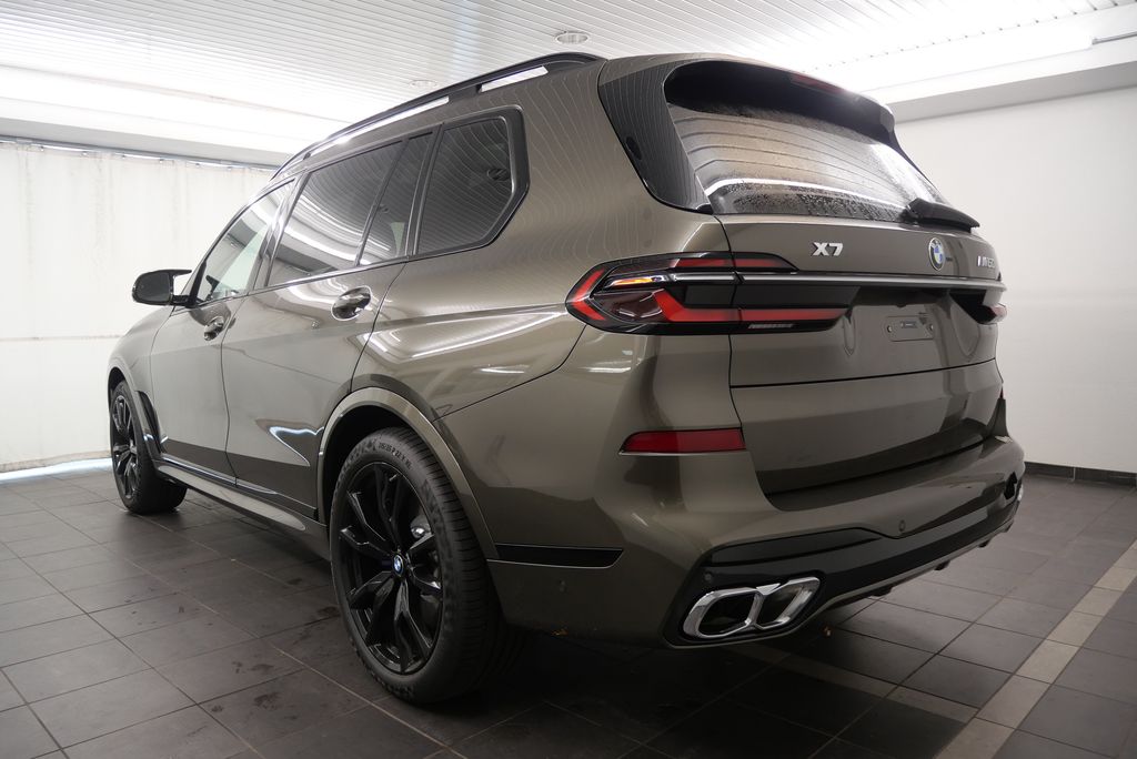 2025 BMW X7 M60i 5