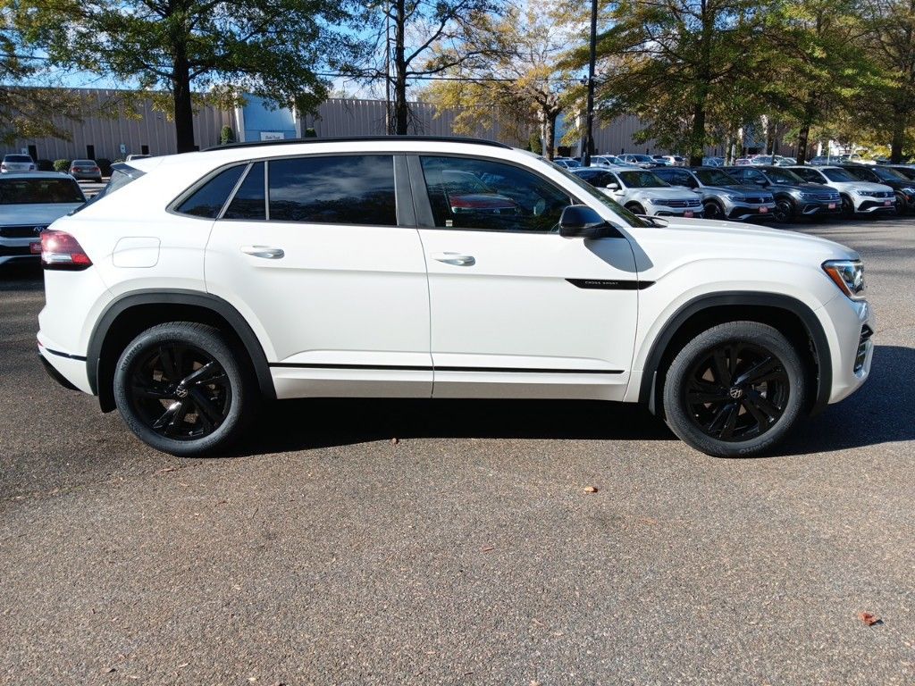 2025 Volkswagen Atlas Cross Sport 2.0T SEL R-Line 6