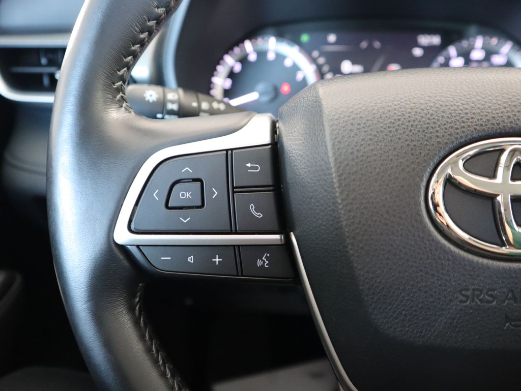 Thumbnail: 2023 Toyota Highlander - 11