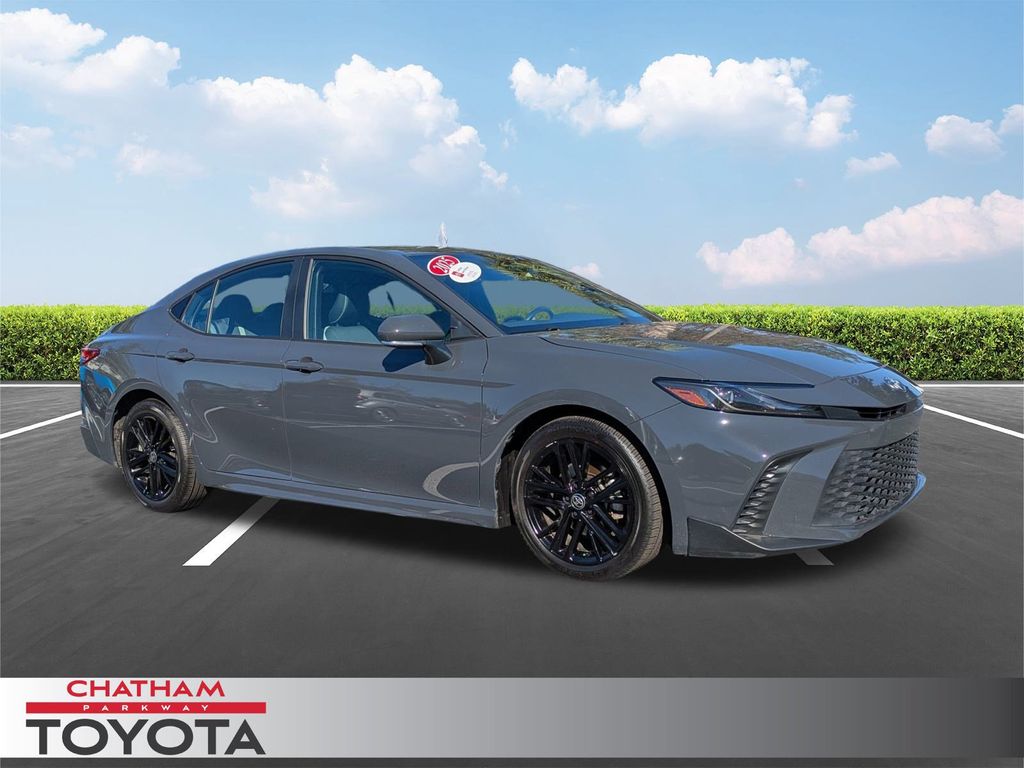 2025 Toyota Camry SE's photo