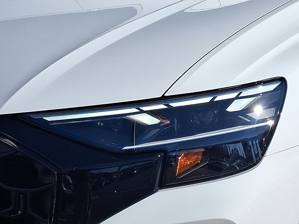 Thumbnail: 2026 Audi Q8 - 6