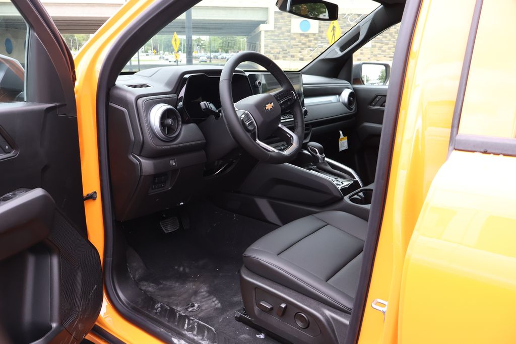 2025 Chevrolet Colorado LT 13