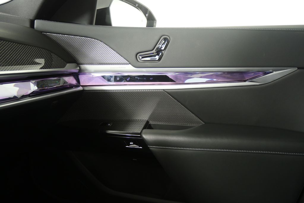 Thumbnail: 2023 BMW i7 - 25