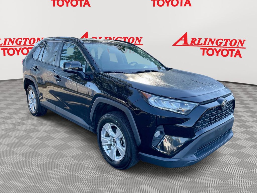 2021 Toyota RAV4 XLE's photo