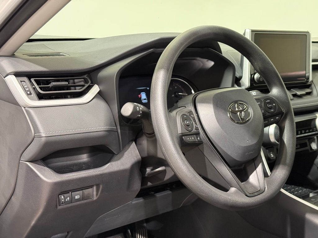 Thumbnail: 2025 Toyota RAV4 - 17