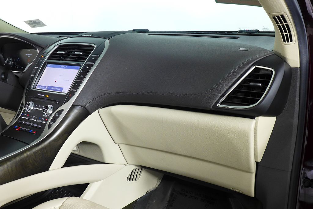 Thumbnail: 2020 Lincoln Nautilus - 14