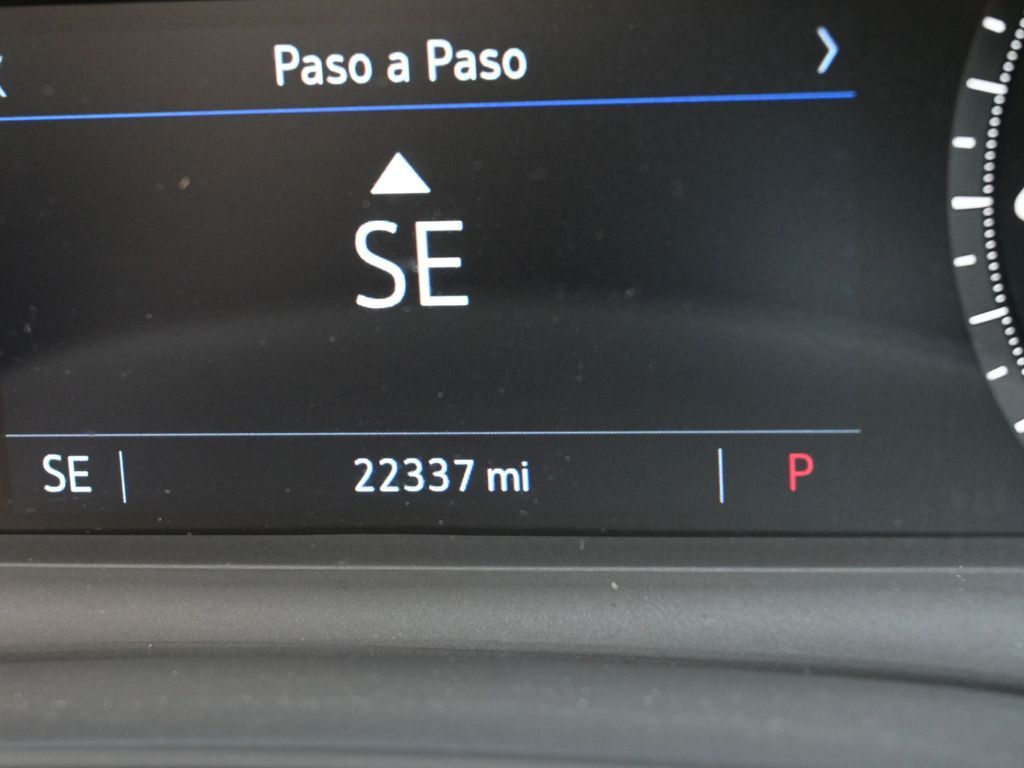 Used 2024 Argent Silver Metallic Cadillac Luxury image 31