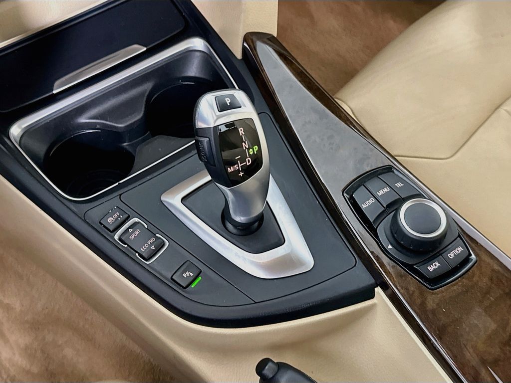 Thumbnail: 2015 BMW 3 Series - 16