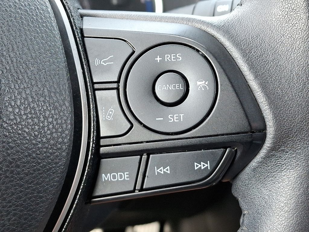 Thumbnail: 2021 Toyota RAV4 - 23