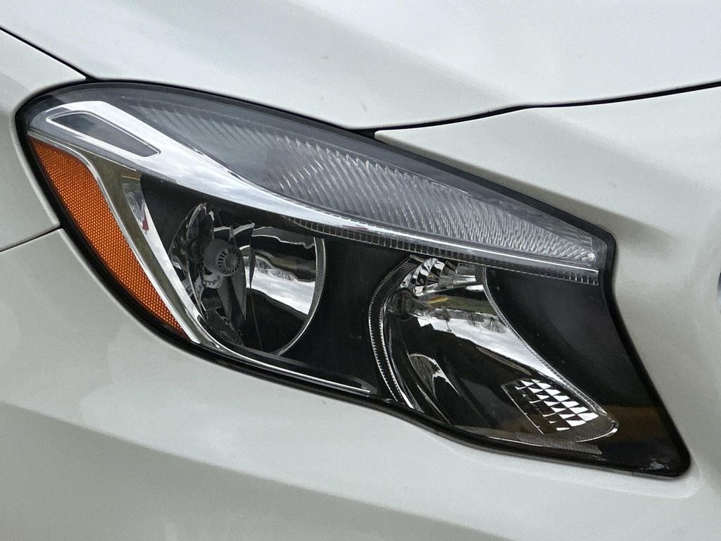 Thumbnail: 2017 Mercedes-Benz GLA - 5