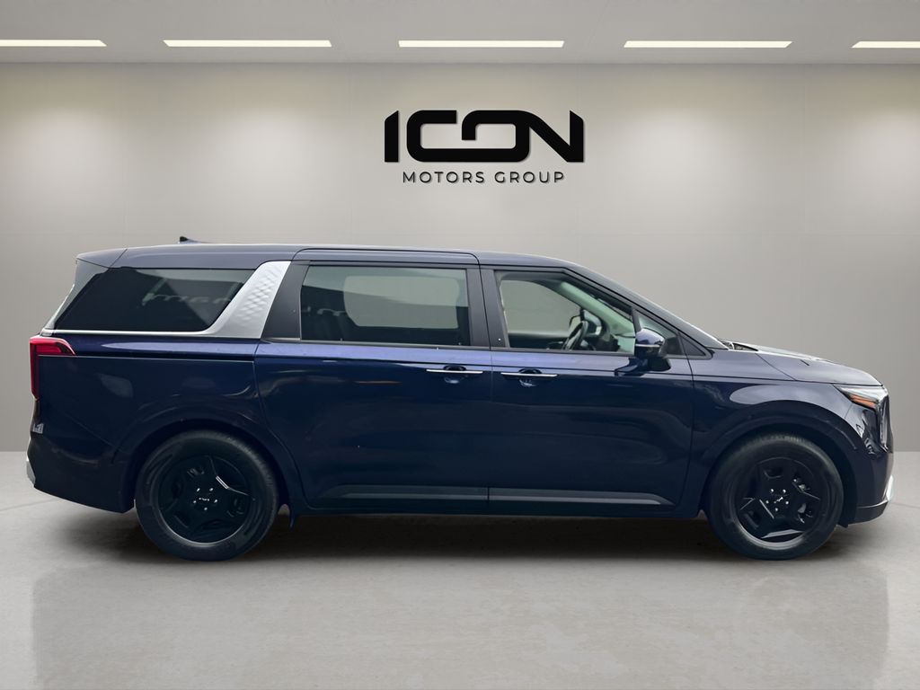 Used 2025 Kia Carnival Van