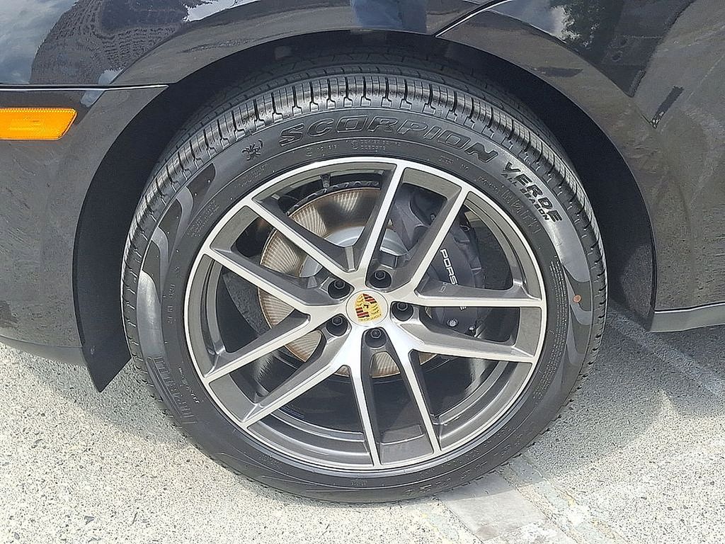 Thumbnail: 2026 Porsche Macan - 10