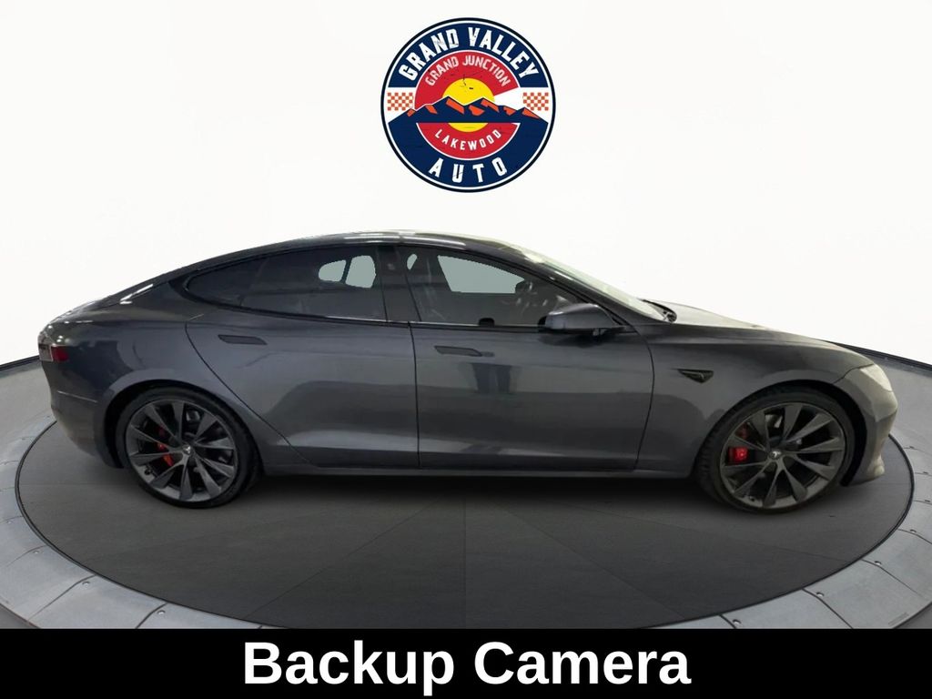 View vehicle photo 5