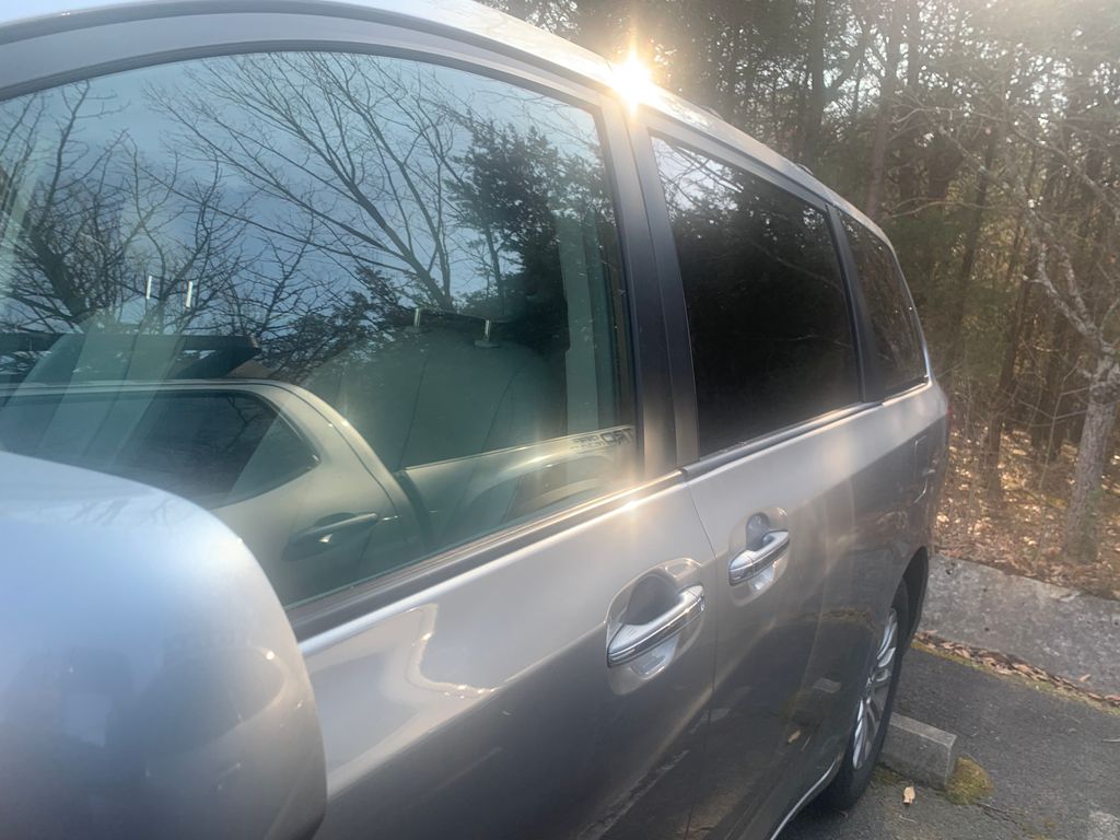 Thumbnail: 2012 Toyota Sienna - 5