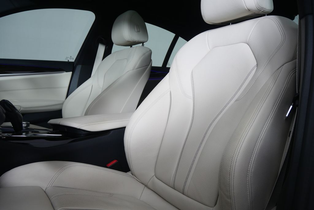 Thumbnail: 2023 BMW 5 Series - 10