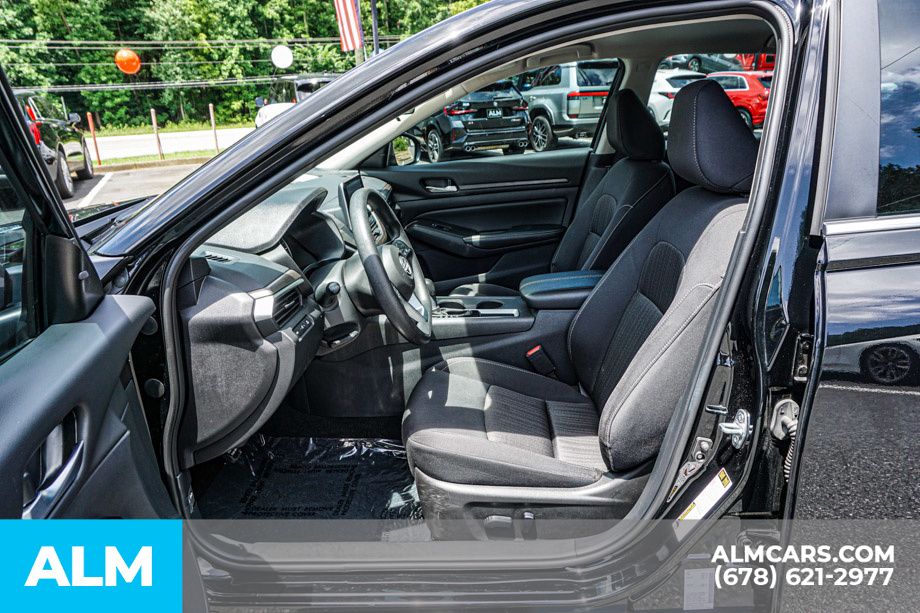 Used 2025 Black Nissan 2.5 SV image 19
