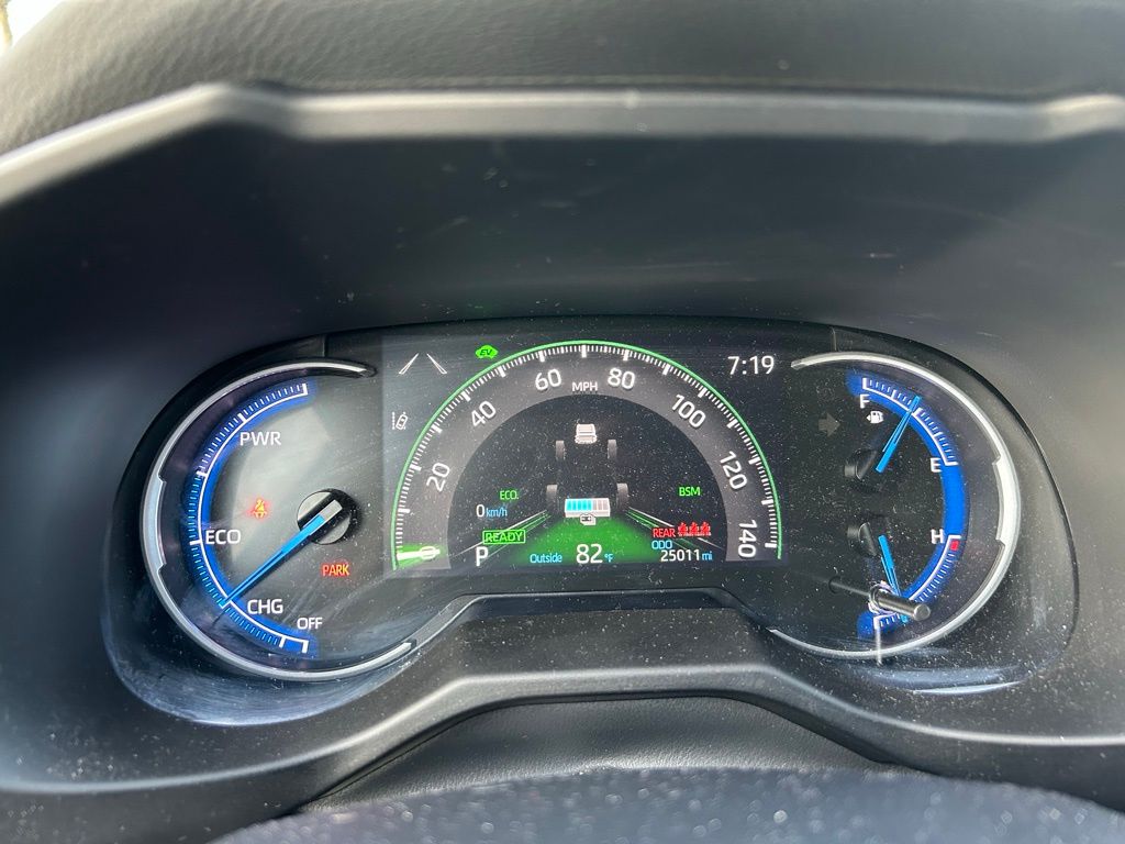 2024 Toyota RAV4 XLE 16