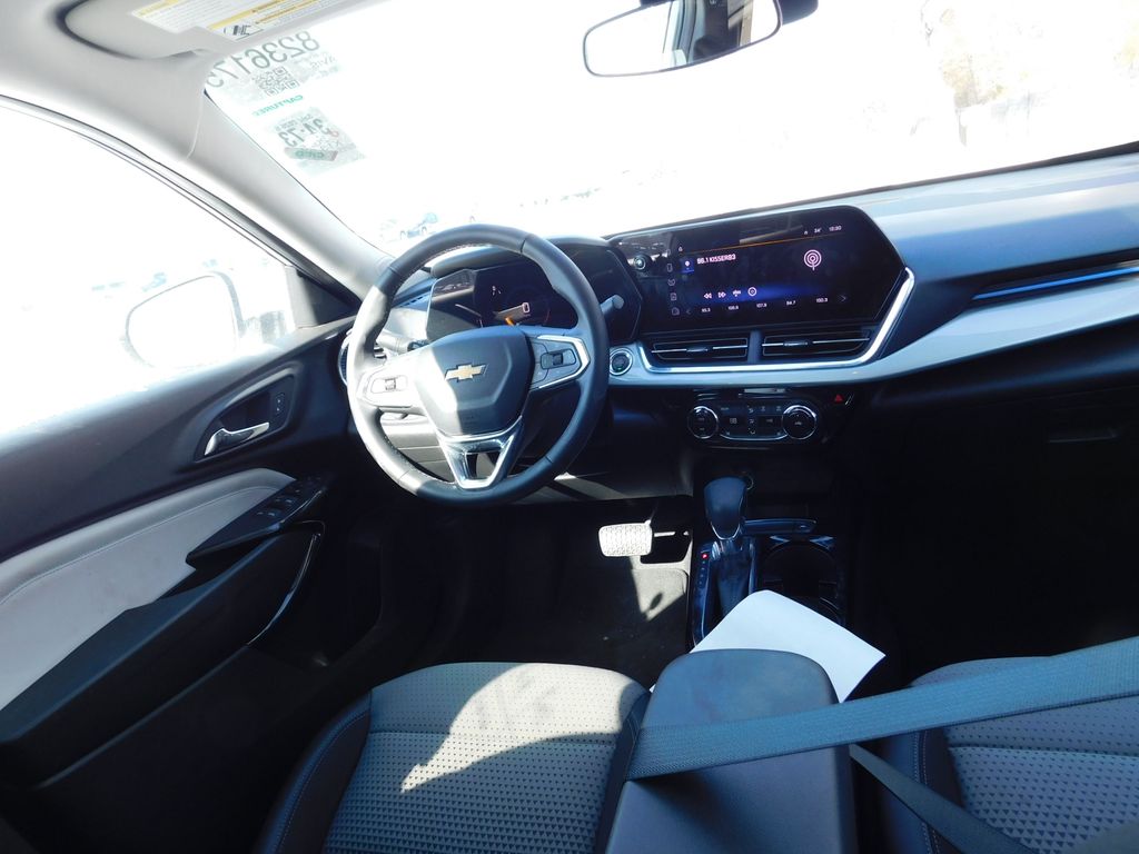 Thumbnail: 2025 Chevrolet Trax - 3