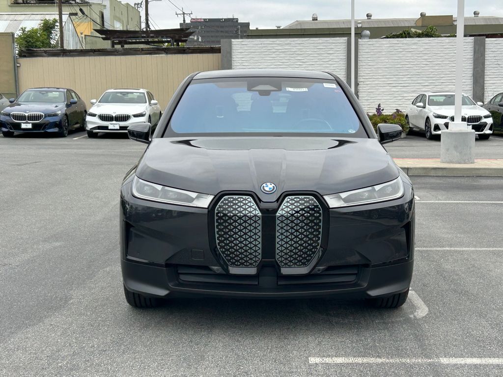 Thumbnail: 2023 BMW iX - 8