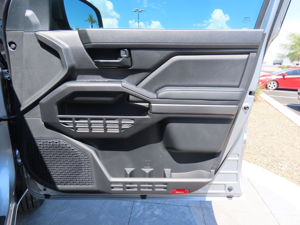 2025 Toyota Tacoma SR5 25