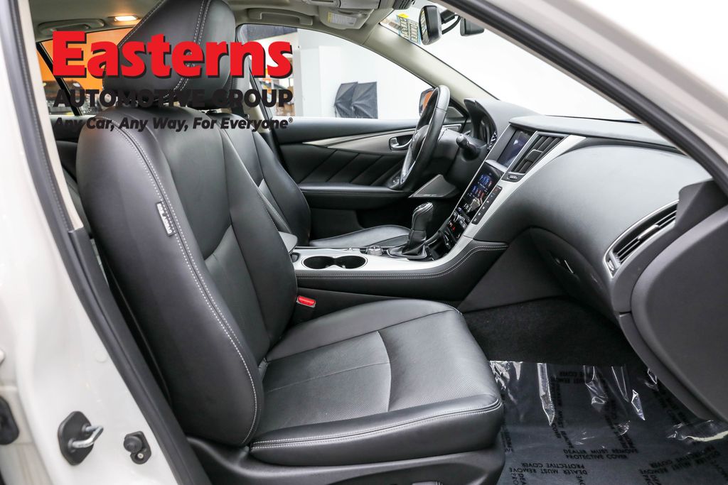 Used 2022 White INFINITI LUXE image 26