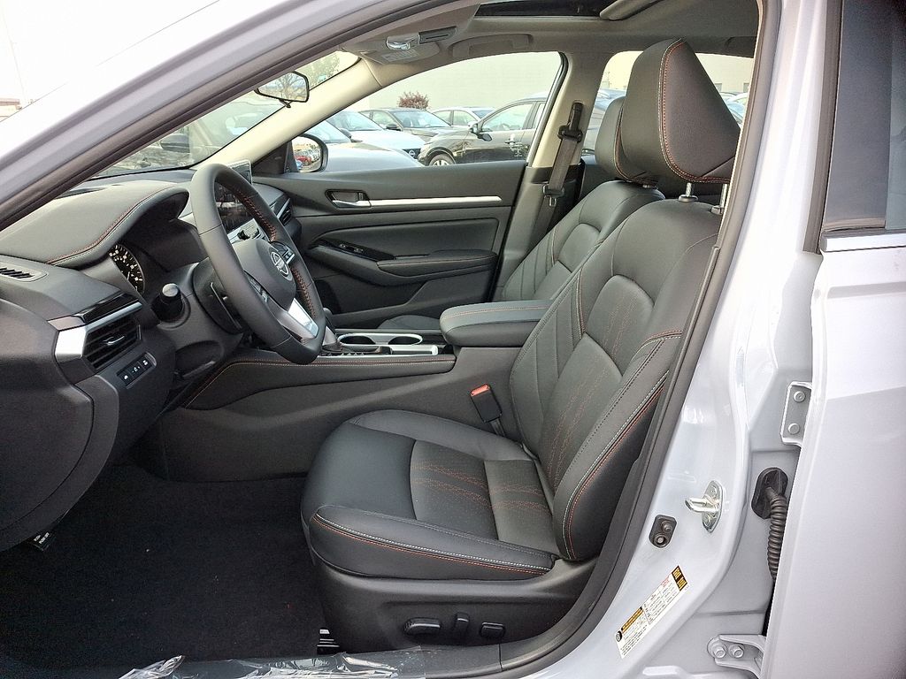 Thumbnail: 2025 Nissan Altima - 5