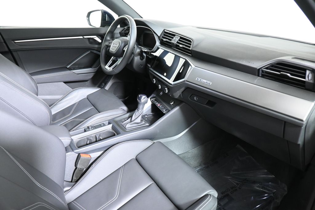 Thumbnail: 2025 Audi Q3 - 23