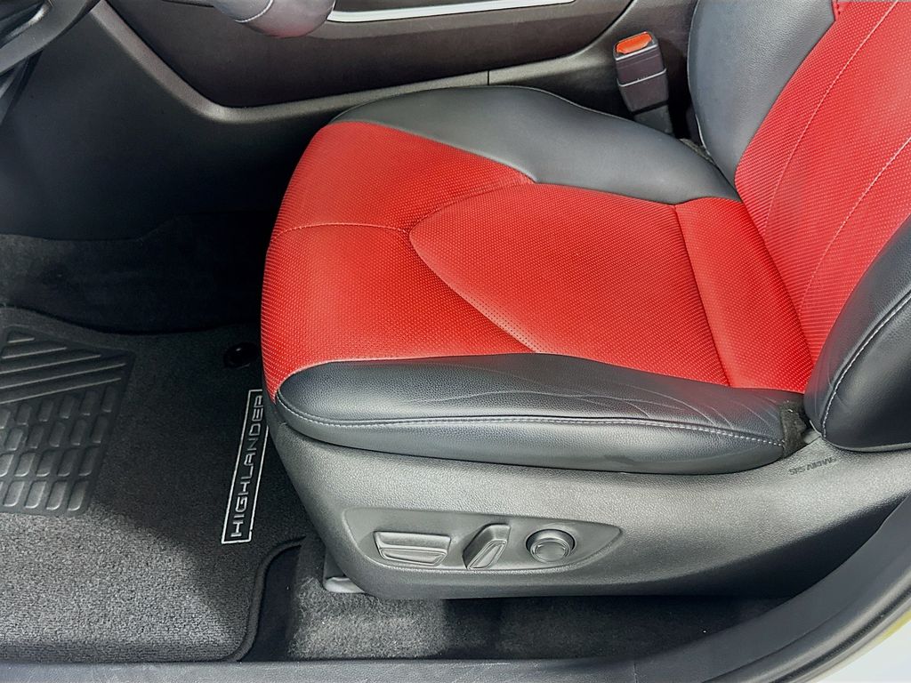 Thumbnail: 2021 Toyota Highlander - 19