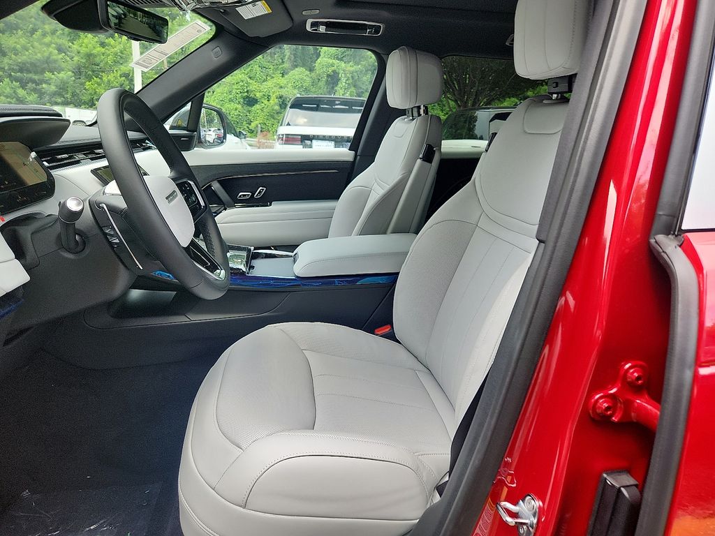 Thumbnail: 2025 Land Rover Range Rover Sport - 6
