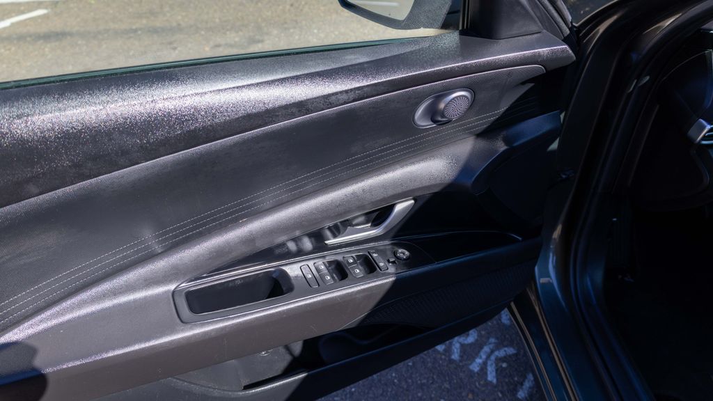 Used 2024 Hyundai Elantra SE 4D Sedan