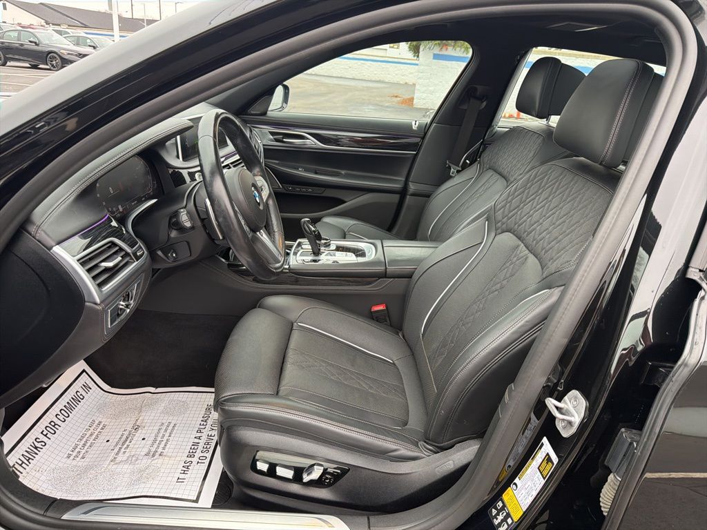 Thumbnail: 2022 BMW 7 Series - 18