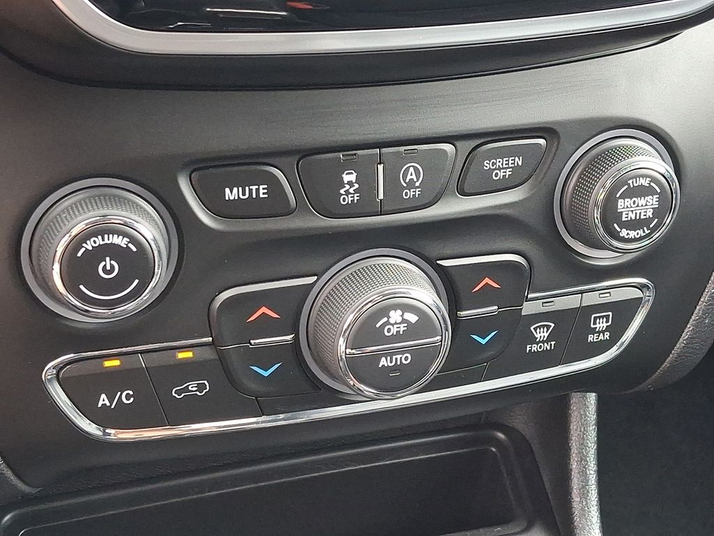 2019 Jeep Cherokee Limited Silver at Subaru and VW of Moon Township