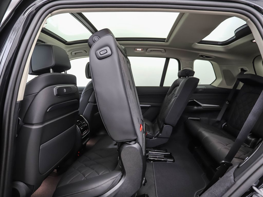 Thumbnail: 2025 BMW X7 - 24