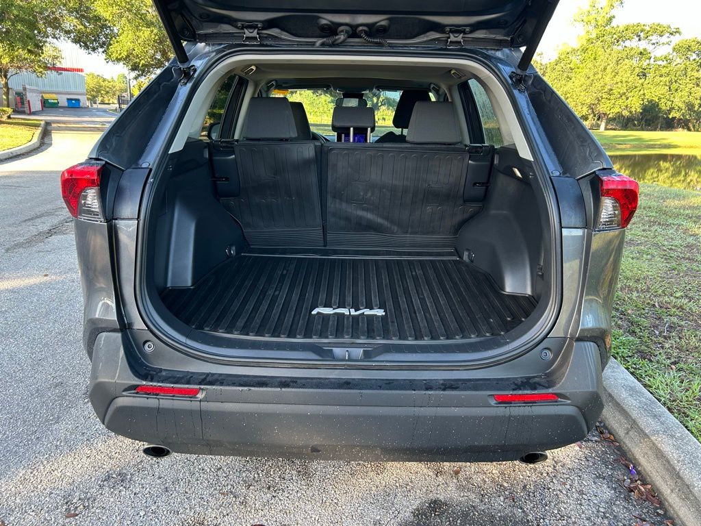 2023 Toyota RAV4 XLE 10