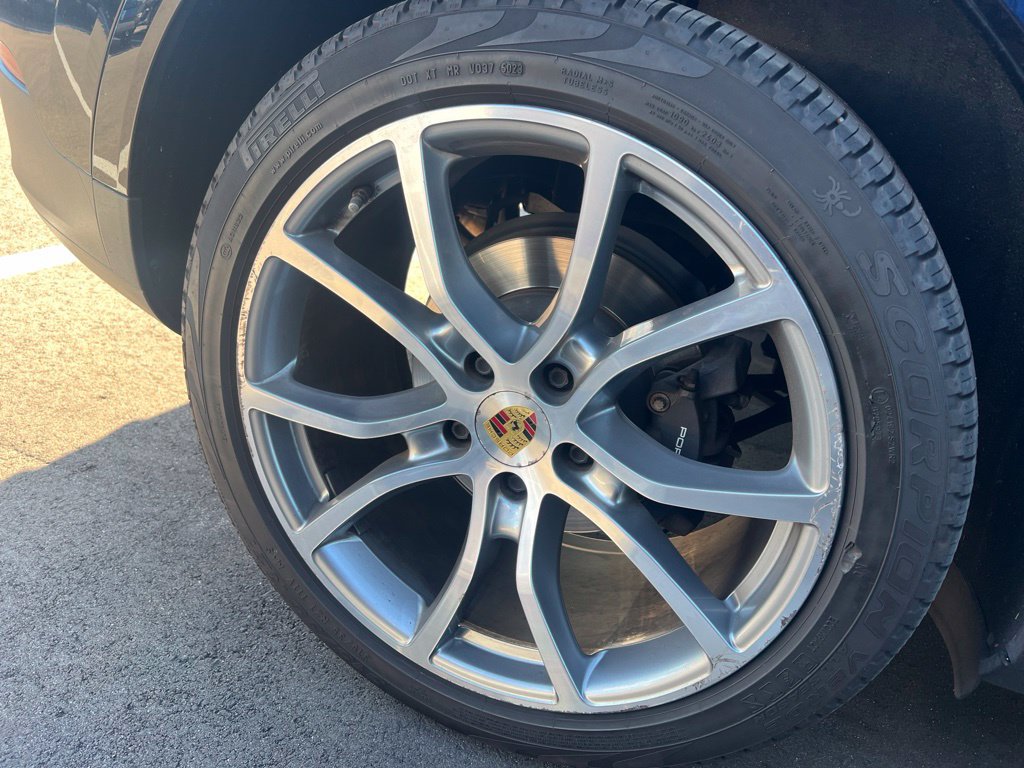 Used 2019  Porsche Base image 6